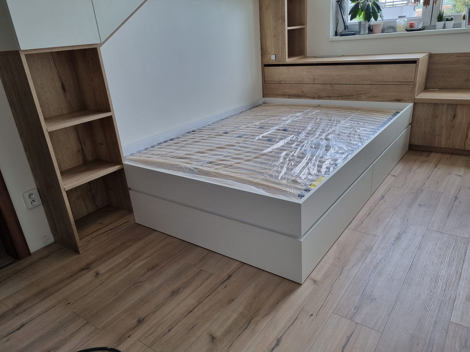 Postel s peřiňákem do dětského pokoje