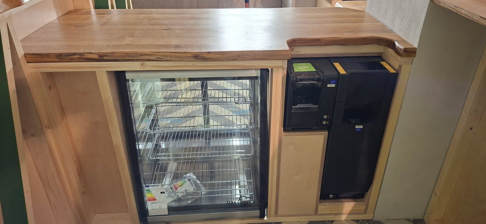 Bary, pulty a jiný nábytek na míru do pizzerie