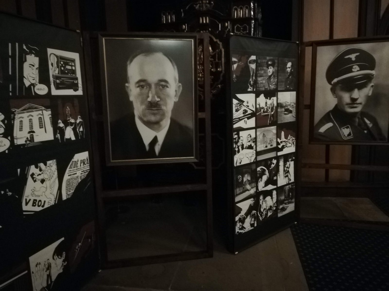 Paravany - výstava Staroměstská radnice